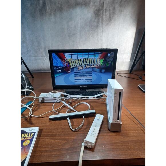 Nintendo Wii Consol Bundle Medal Of Honor/Thrillville Tested And Played - Picture 9 of 9